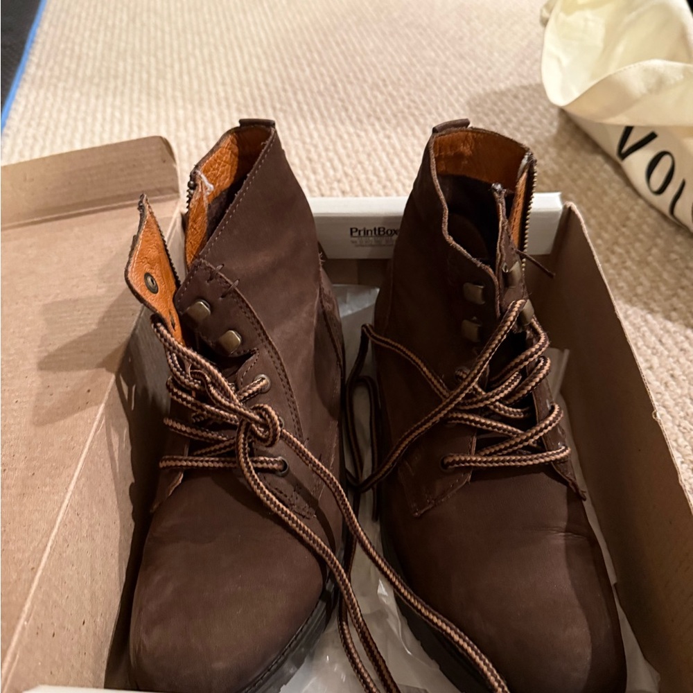 Steve Madden Brown Chukka Boots